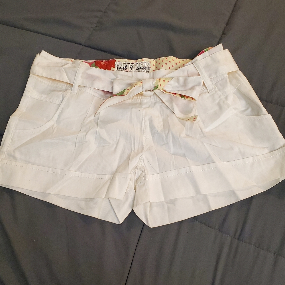 Cute white shorts